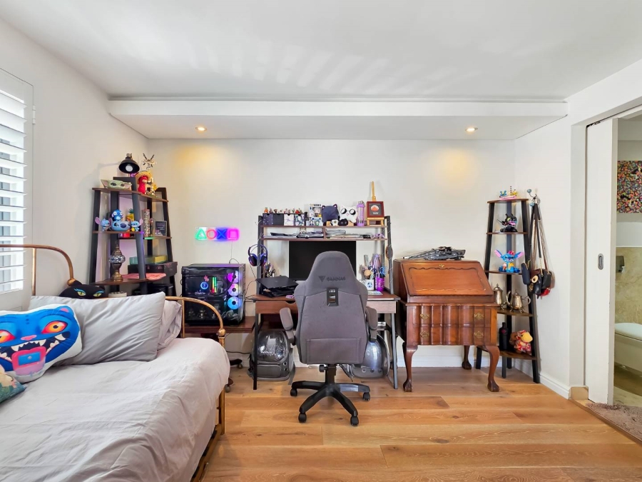 2 Bedroom Property for Sale in Vredehoek Western Cape